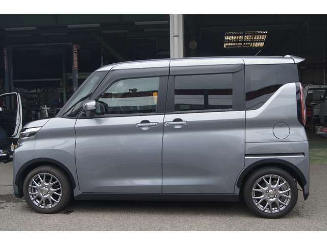 助手席側ドア下感知オートスライドドア