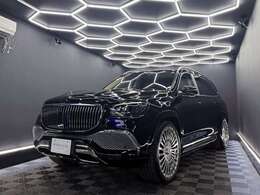 GLSのネーミングは、メルセデスのSUVを意味する「GL」にハイエンドモデルの「S」を組み合わせたものです。