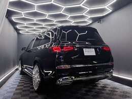 2.9リッター直6ディーゼルターボ（MAX出力330PS、MAXトルク700N・m）を搭載する「GLS400d　4MATIC」