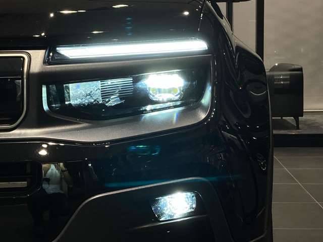 ショールームでは、認定中古車に加え、最新のニューモデルも各種取り揃えております。見学や試乗はもちろん、専門スタッフによるアドバイスなど、様々なサービスを通して、「ジープのある生活」をご体感いただけます