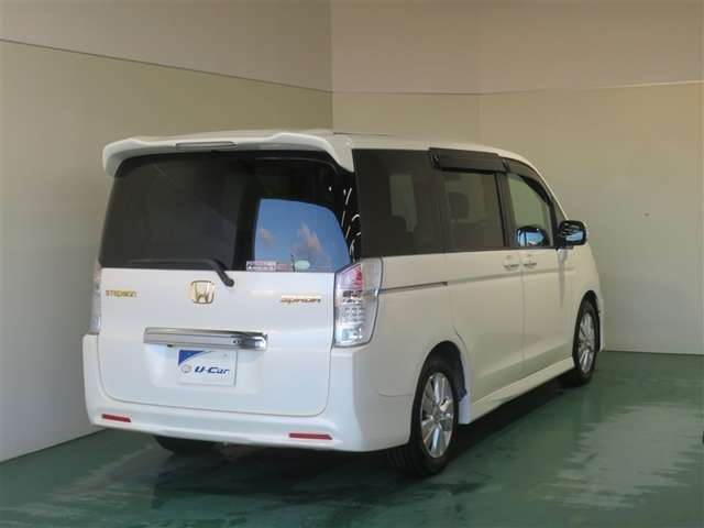 室内が広く、多人数での乗車が可能。積載能力にも優れたクルマです。