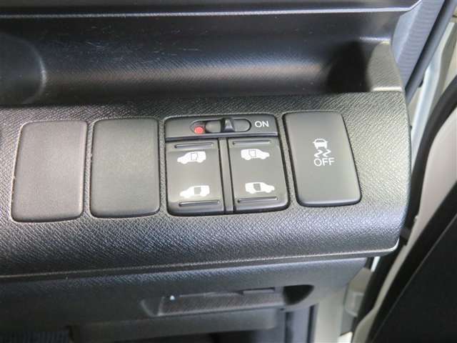 パワースライドドアは、運転席からボタンひとつで開閉できます♪