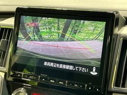 【バックカメラ】駐車時に後方がリアルタイム映像で確認できます。大型商業施設や立体駐車場での駐車時や、夜間のバック時に大活躍！運転スキルに関わらず、今や必須となった装備のひとつです！