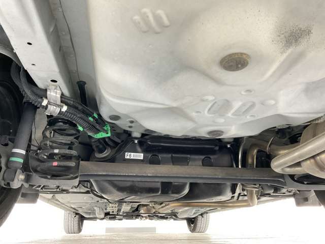 中古車だと気になる足廻り＆下廻り・・・ご覧の通り状態良好◎沿岸部や降雪地にお住まいのお客様もご安心ください♪
