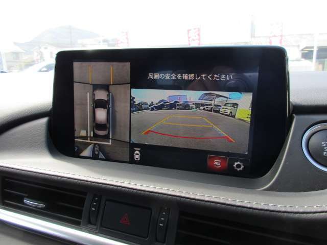 フロントカメラで前方の障害物の有無を確認出来て安心です☆