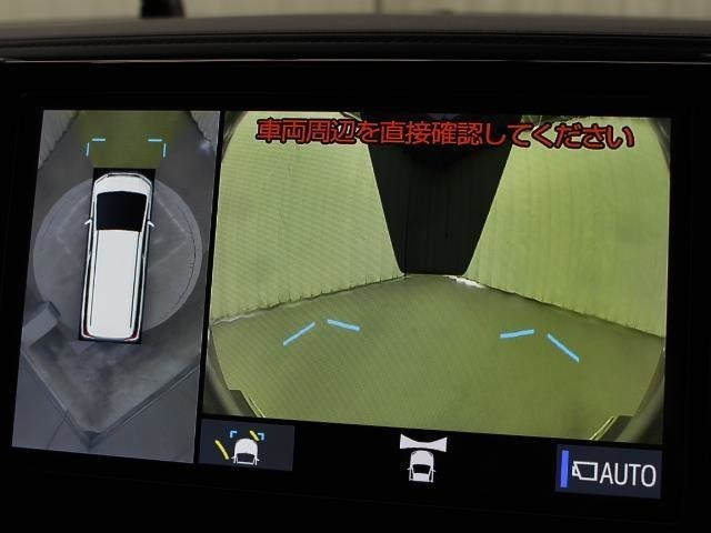 車両を上から見たような映像を表示するパノラミックビューモニター(シースルービュー機能付)。運転席からの目視だけでは見にくい、車両周辺の状況をリアルタイムでしっかり確認できます。