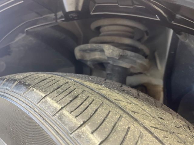 お車を安心してお乗りいただく為には、足回りの定期点検が欠かせません。サービスサポート（有償保証）では無料点検もご提供しており、安心のカーライフをお過ごしいただけるサポート体制が整っています。