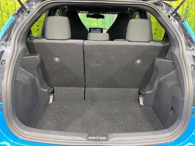 普段のお買い物や通勤、送迎等に十分な荷室スペースを確保しております。セカンドシートを倒すと、大きな荷物の積載も可能です♪