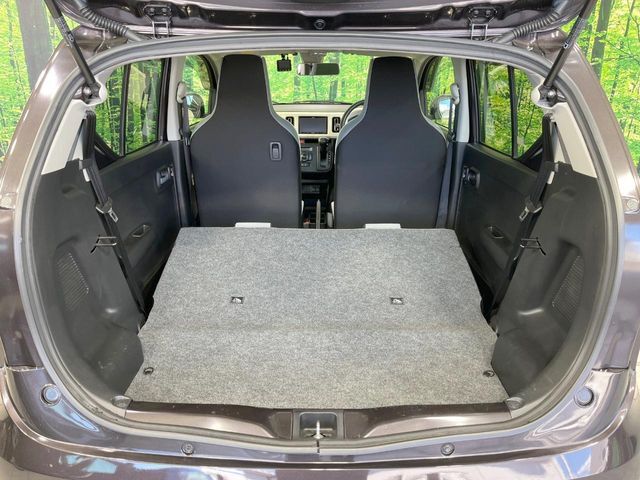 普段のお買い物や通勤、送迎等に十分な荷室スペースを確保しております。セカンドシートを倒すと、大きな荷物の積載も可能です♪