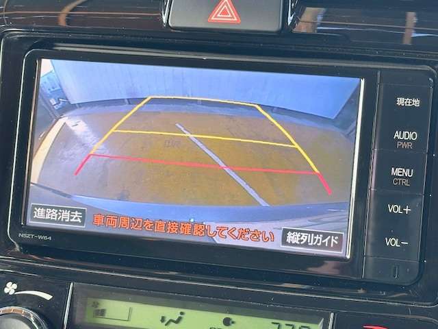 バックカメラがついて後方確認が簡単にできます！苦手としている車庫入れ等も安心して出来ますね！凄く需要の高い装備ですので、最初から付いていれば言う事なしですよね！？