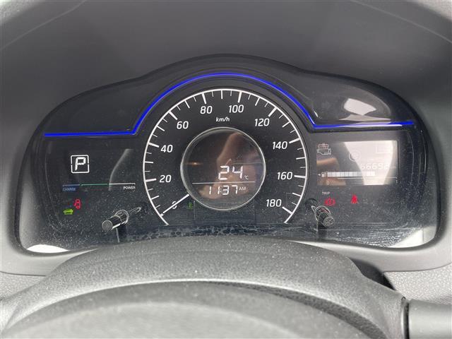 【スピードメーター】メーターがシンプルで見やすく運転しやすいですね！