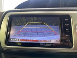 【バックカメラ】駐車時に後方がリアルタイム映像で確認できます。大型商業施設や立体駐車場での駐車時や、夜間のバック時に大活躍！運転スキルに関わらず、今や必須となった装備のひとつです！