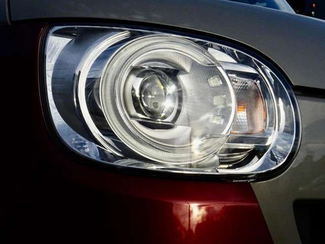そしてヘッドライト、よるの走行にも安心のLEDです！