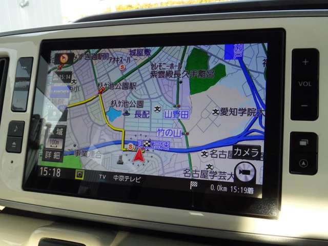 そしてナビ、大型スクリーンに映すのは、地図か？またはみんなのハッピーな気分か？・・・走行中もTV写ります！