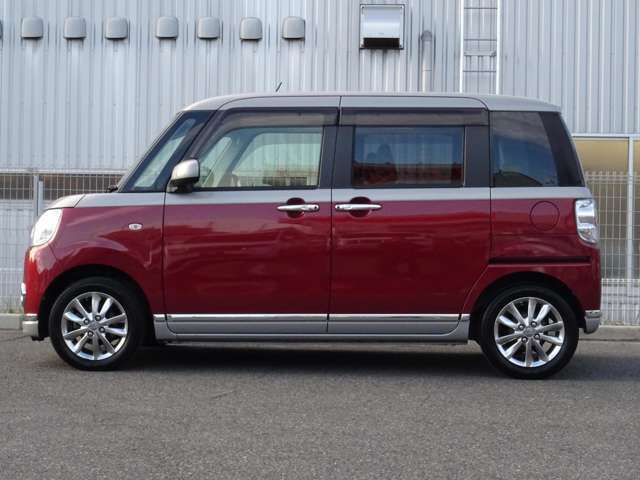 サイドヴューもなかなかイケてます！このコンパクト、しかも軽自動車でこんなに車内広いなんて！両側電動スライドドアつきはありがたい！