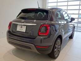 パーキングセンサーとバックカメラが装備されています。