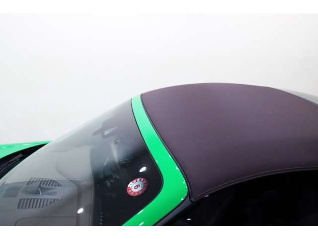 コンバーチブルトップ(幌)は、インテリア同色のブラウンとなります！！