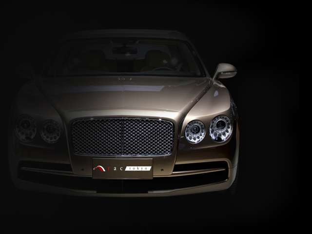 こちらのお車は、ディーラー新車保証が残っておりますので、お客様名義への変更後に保証継承を行います。ご納車後の新車保証期間中は正規ディーラーにて対応いただけますが、弊社経由でのご対応も可能でございます。