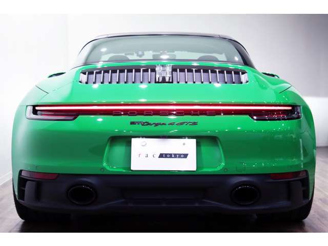 純正オプションカラー：パイソングリーン(￥452,000)！！このカラーは既に新車ではオーダーが出来ませんので希少です！！