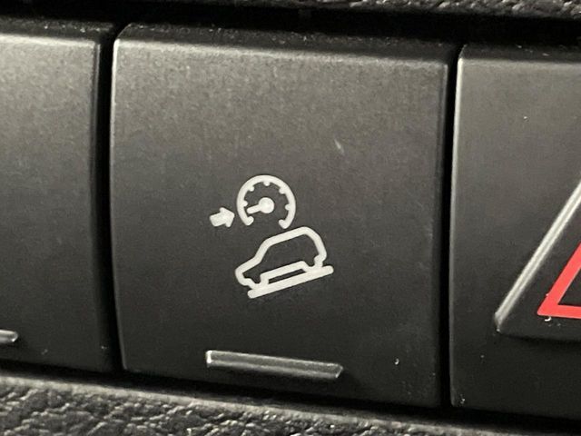 ●ダウンヒルアシストコントロール：車両重量が重い車には見慣れた装備ですね！悪路・雪道などの下り坂でもスピードを一定速にコントロールしてくれます。