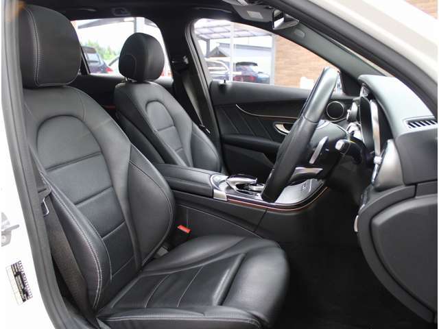 18インチAMG5スポークアルミホイール　レザーARTICOスポーツシート　分割可倒式シート　メモリー付パワーシート　前席シートヒーター　LEDハイパフォーマンスヘッドライト