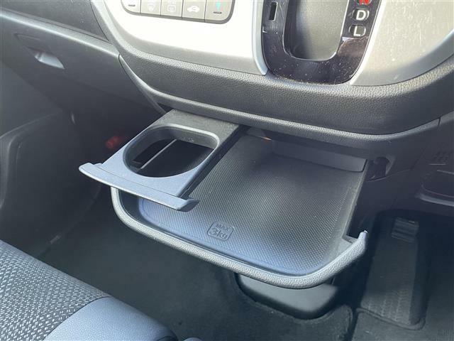 車の中で飲み物を置くスペースがあるととっても便利ですね♪
