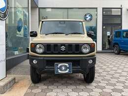 ボンネットの強度を高めるクラムシェルフード。