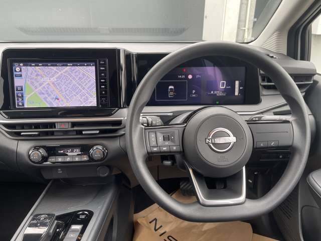室内はルームクリーニングを行い納車になりますので納車後も快適な車内でお出かけできますよ