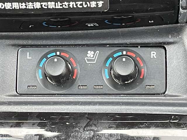 ◆【シートヒーター】寒い日はもちろん、夏の冷房中にも効果を発揮します。長時間座っていると負担のかかりやすい背中や腰、寒い日に冷えやすい脚部に快適なぬくもりを伝えます。
