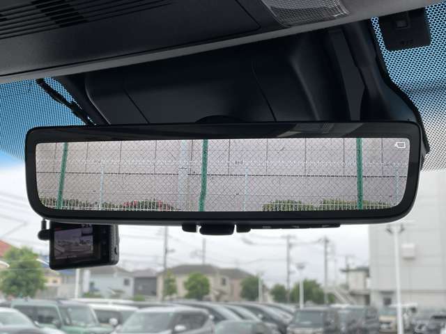 ◆【デジタルインナーミラー】車両後方カメラの映像をルームミラーに映すことが出来ます。 そのため、後席に人や荷物があって後方が見えづらい場合でもしっかり視界を確保することが出来ます。