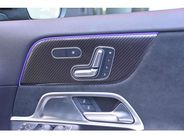 「カーセンサーを見て電話しました」とお伝えください。お車の車両状態(装備内容・キズ)は店舗直通【 073-435-5300 】までお電話お待ちしております。全国納車可能です。納車方法に関してもお気軽にご相談ください。