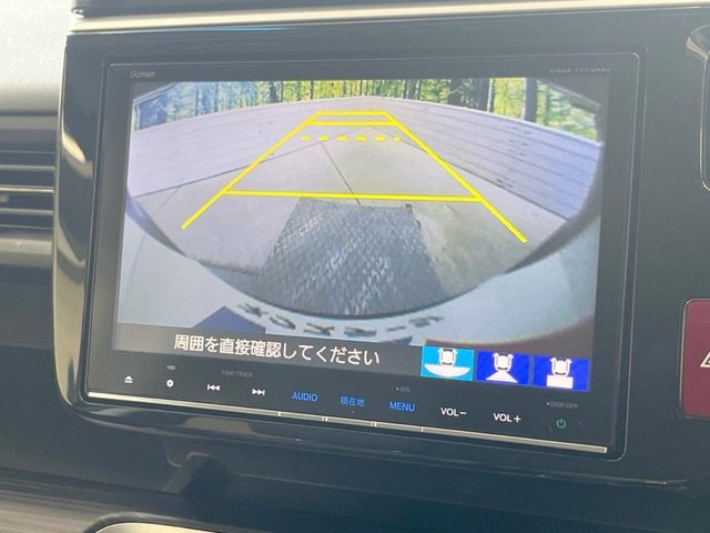 【バックカメラ】駐車時に後方がリアルタイム映像で確認できます。大型商業施設や立体駐車場での駐車時や、夜間のバック時に大活躍！運転スキルに関わらず、今や必須となった装備のひとつです！