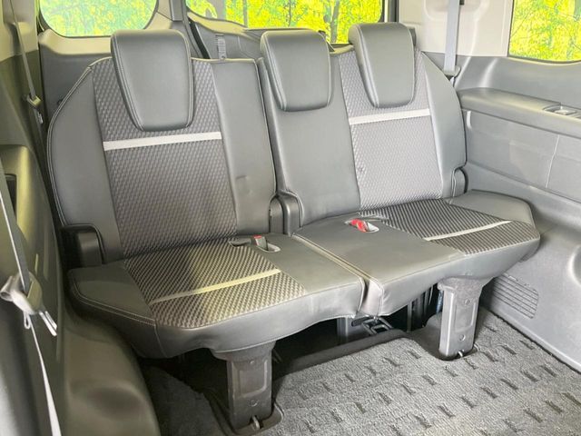 3列目シートはもちろん状態良好☆大人でもゆったりと座って頂けますので、大人数でのお出かけもラクラクです♪ご家族で、気の知れた仲間で、ドライブに行くのが楽しみですね♪