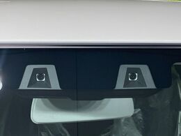 【スズキ　セーフティサポート】走行中に前方の車両等を認識し、衝突しそうな時は警報とブレーキで衝突回避と被害軽減をアシスト。より安全にドライブをお楽しみいただけます。