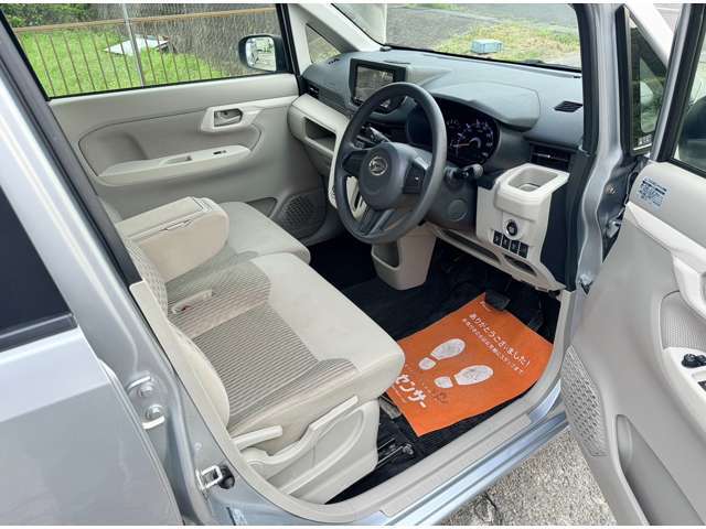内装クリーニングで清潔感のある車内になっています。