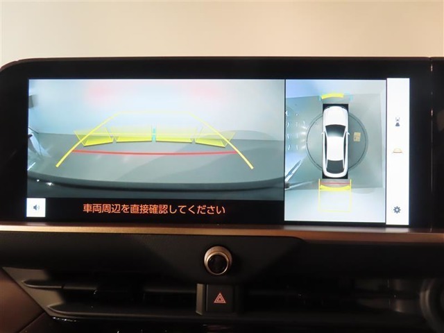 バック時の運転をサポートするバックガイドモニター＆パノラミックビューモニター付