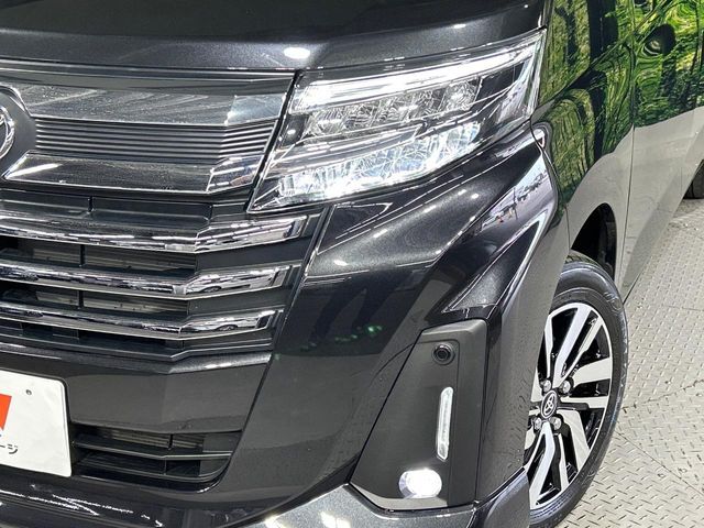 【LEDヘッドライト】悪天候や夜間走行時も良好な視界を確保し安心して運転できる高輝度LEDヘッドライトを装備！点灯速度が早く、消費電力も抑えられています。