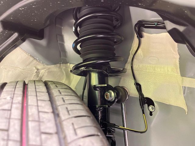 お車を安心してお乗りいただく為には、足回りの定期点検が欠かせません。サービスサポート（有償保証）では無料点検もご提供しており、安心のカーライフをお過ごしいただけるサポート体制が整っています。