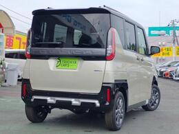 便利な5ドア、チョット大き目の買い物をしたとき、リアシートをアレンジすることでたっぷりとした荷物空間が出来ます。