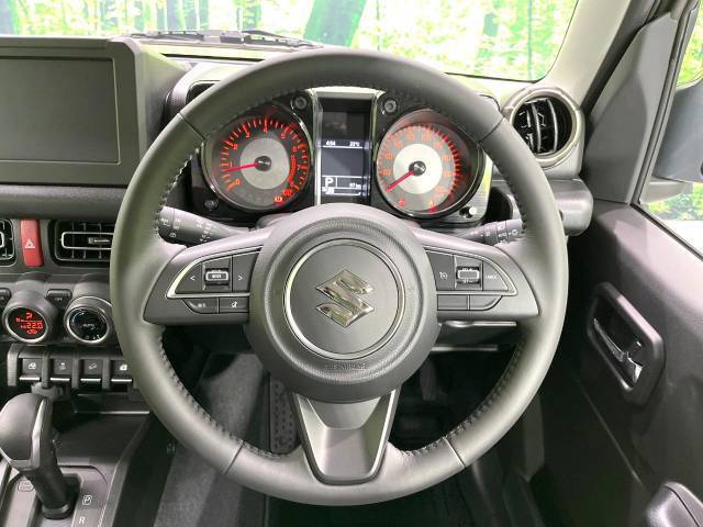 【純正革巻きステアリング】上質な革を使用することで、手にしっかり馴染みとても運転しやすいハンドルです♪