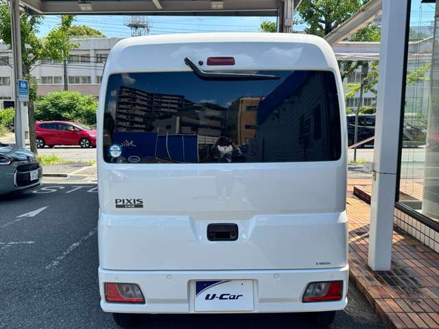 荷物の出し入れがしやすい大きなバックドアです☆