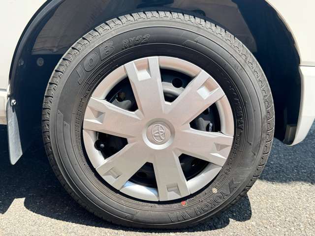 純正12インチスチールホイールを装着しています！