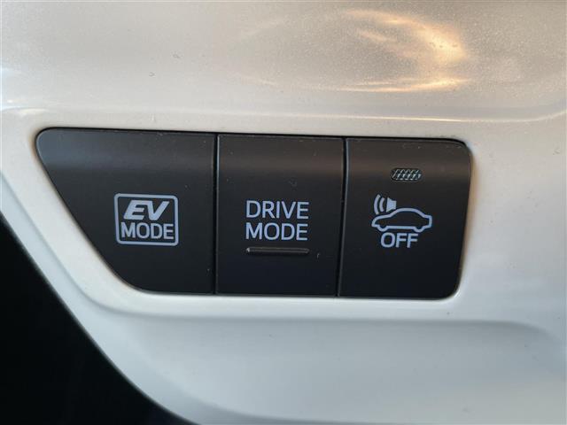 気になる車はすぐにお問い合わせください！画面右側の0066から始まる無料ダイヤルからお問い合わせ下さい！専門スタッフがお車のご質問にお答えいたします！