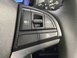 【アダプティブクルーズコントロール】高速道路での長距離走行が楽に！！自動で速度を保つクルーズコントロールが、衝突軽減システムと連携し、前方の車両を感知して車間を保つように速度調節してくれます！！