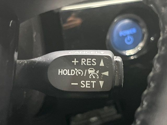 【レーダークルーズコントロール】高速道路での長距離走行が楽に！！自動で速度を保つクルーズコントロールが、衝突軽減システムと連携し、前方の車両を感知して車間を保つように速度調節してくれます！！