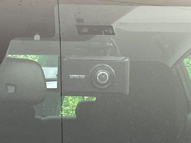 【ドライブレコーダー】安心・安全なカーライフに必須のドライブレコーダーを装備！走行中はもちろん、あおり運転や事故に遭遇した際の状況も映像で記録し、万一のリスクに備えます。