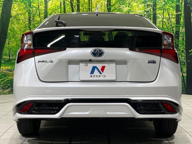 安心の最長10年・走行無制限保証（有償）をご用意。保証内容も充実はもちろん、無料点検＆オイル交換や、年中無休の全国・24時間ロードサービスも付帯されておりますのでご安心下さい。