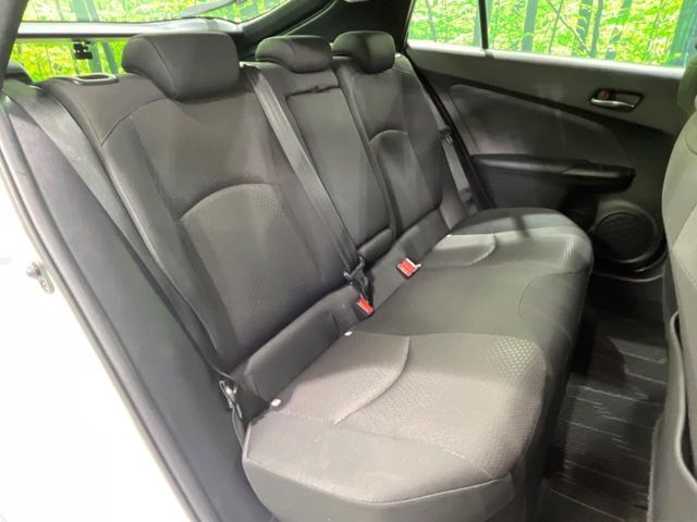 後部座席も気になるようなキズ・汚れやへたり等、大きなダメージはなく、良好な状態です。