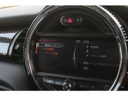 純正HDDナビは、地デジ、Bluetooth、ミュージックサーバーなど機能も豊富です。