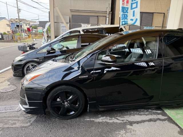 当社の展示車両は入庫した際に車両状態チェック、内外装ともに徹底クリーニングで気持ちの良い綺麗な状態での仕上がりを心がけております。